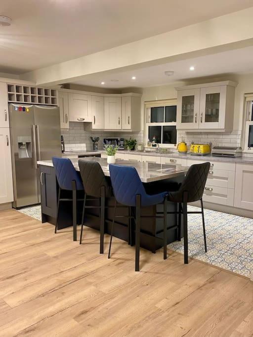 Modern Family Home 卡斯莱兰 外观 照片