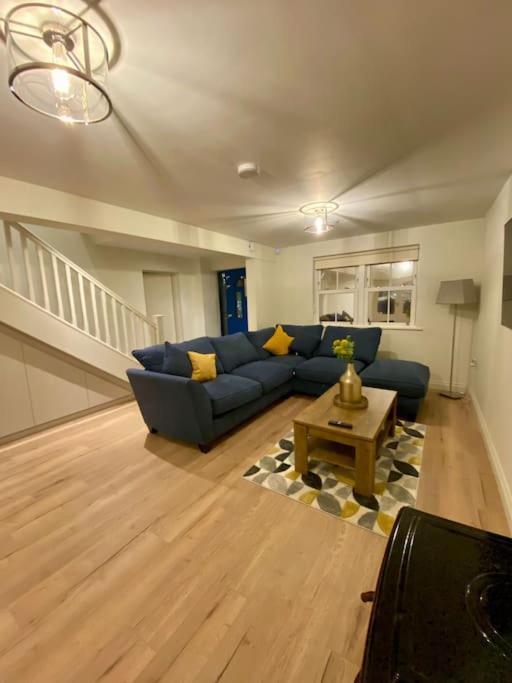 Modern Family Home 卡斯莱兰 外观 照片